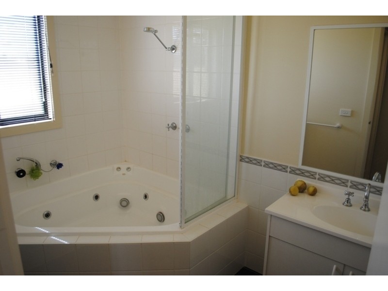 13 Albert Street, Carisbrook VIC 3464