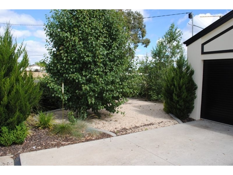 13 Albert Street, Carisbrook VIC 3464