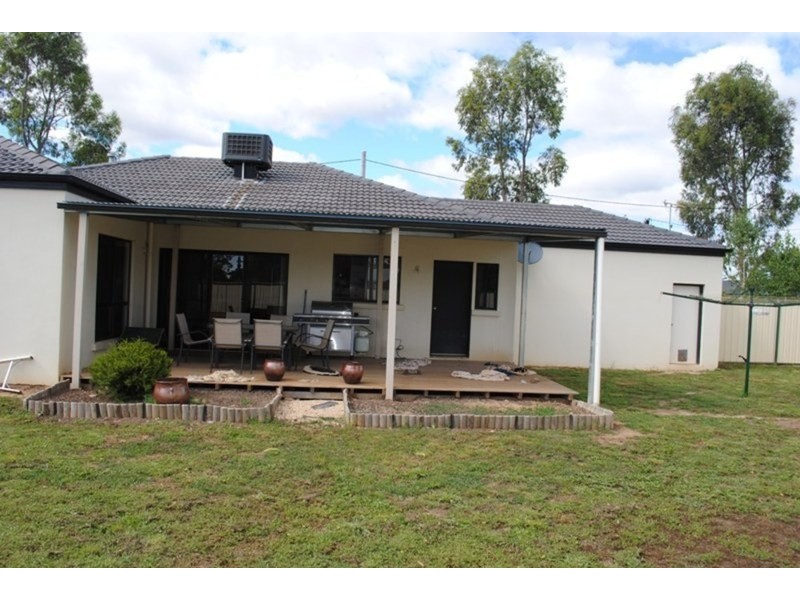 13 Albert Street, Carisbrook VIC 3464