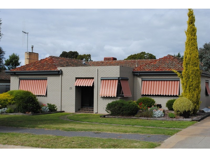 25 Derby Road, Maryborough VIC 3465