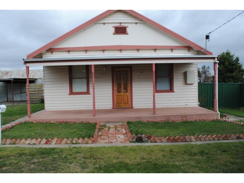 4 Lowenstein Street, Maryborough VIC 3465