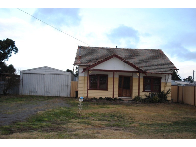 4 McLachlan Street, Carisbrook VIC 3464