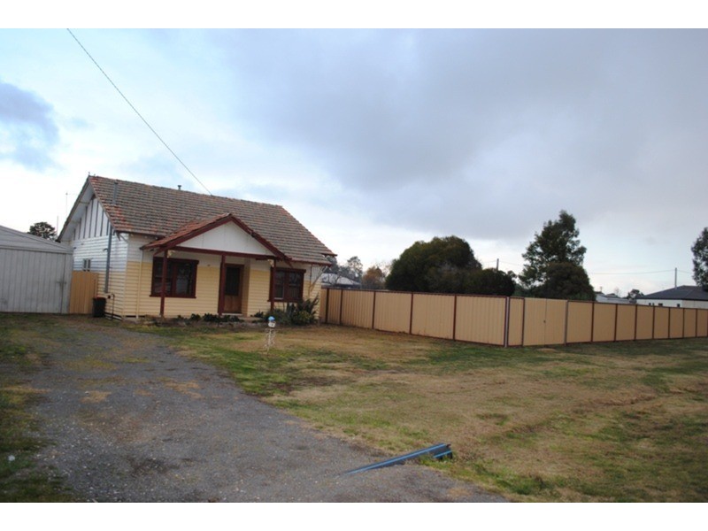 4 McLachlan Street, Carisbrook VIC 3464
