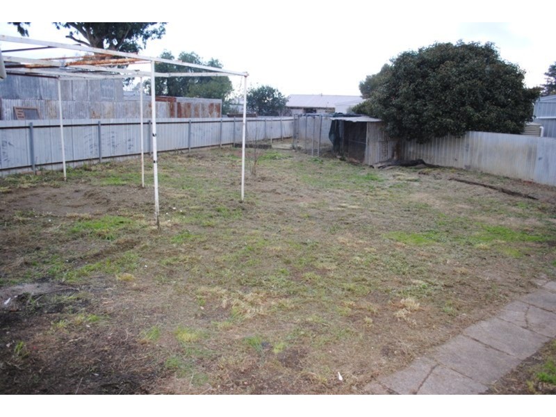 4 McLachlan Street, Carisbrook VIC 3464