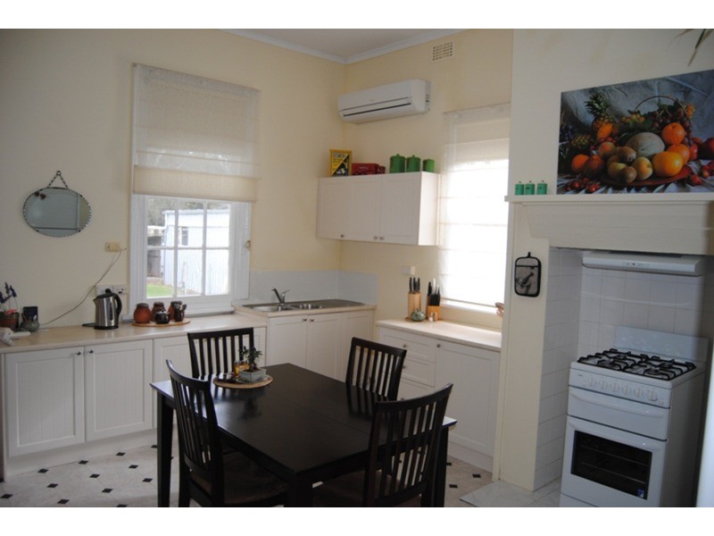 16 School Road, Maryborough VIC 3465