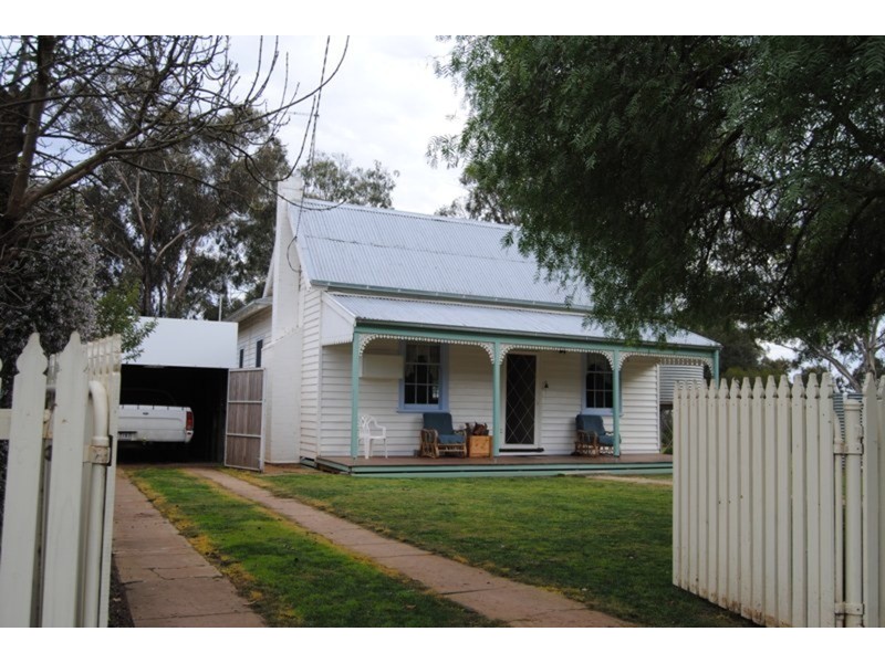 16 School Road, Maryborough VIC 3465