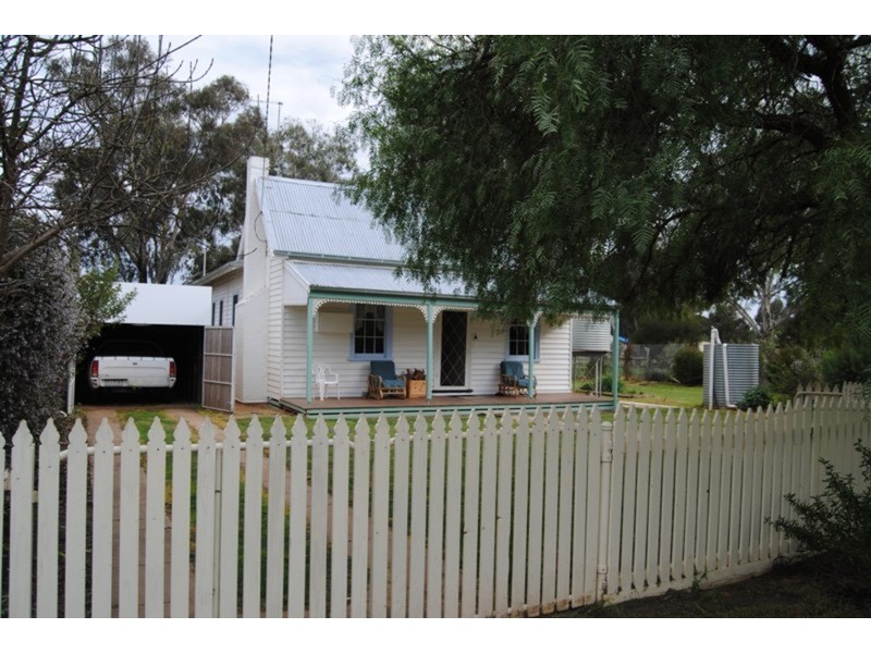 16 School Road, Maryborough VIC 3465