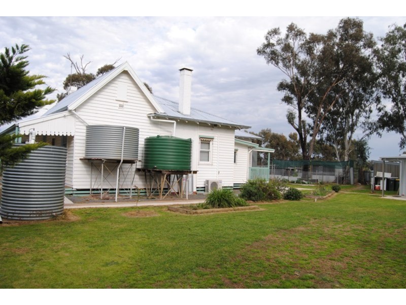 16 School Road, Maryborough VIC 3465