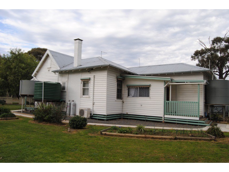 16 School Road, Maryborough VIC 3465