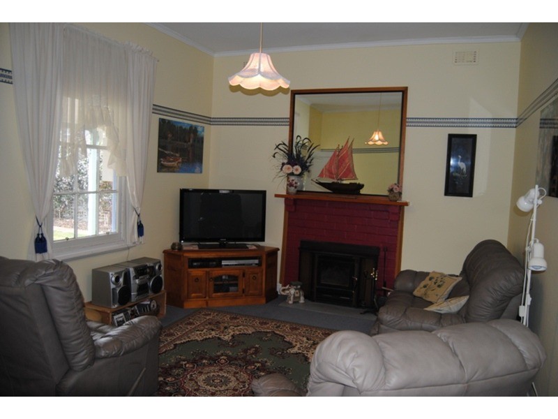 16 School Road, Maryborough VIC 3465