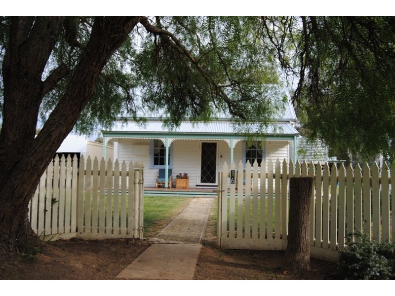 16 School Road, Maryborough VIC 3465