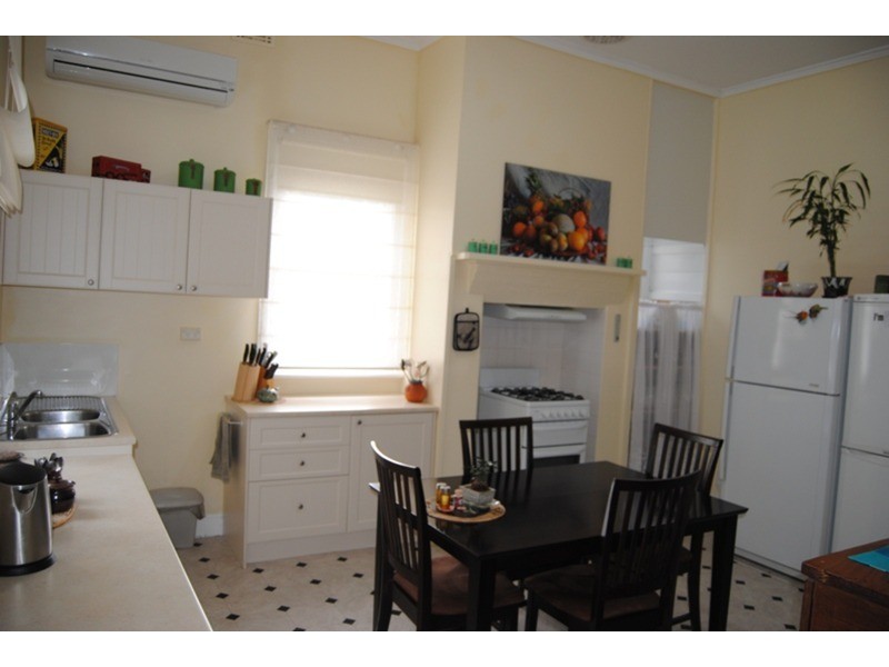 16 School Road, Maryborough VIC 3465