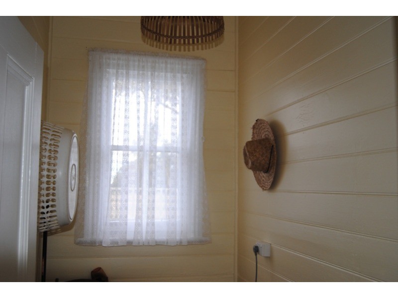 16 School Road, Maryborough VIC 3465