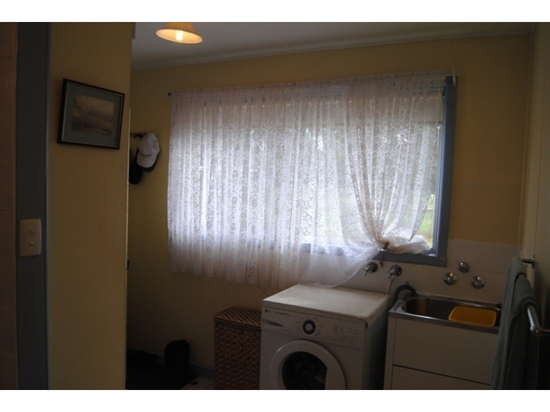 16 School Road, Maryborough VIC 3465