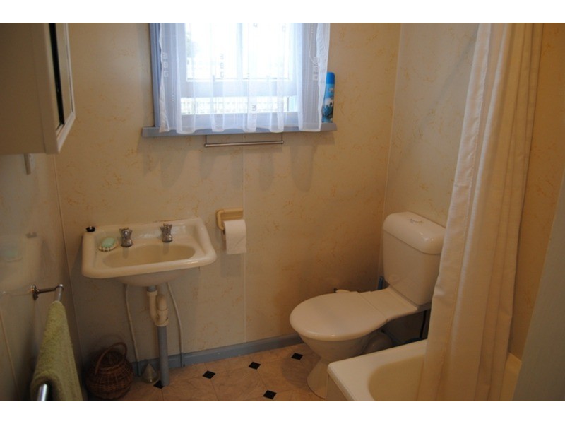 16 School Road, Maryborough VIC 3465