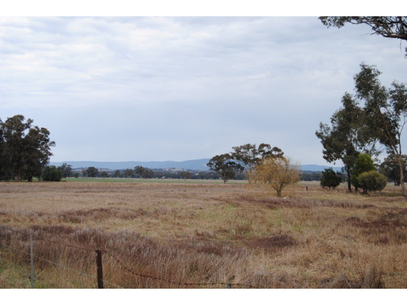 16 School Road, Maryborough VIC 3465