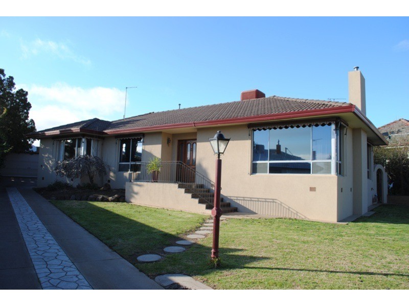 102 Gillies Street, Maryborough VIC 3465