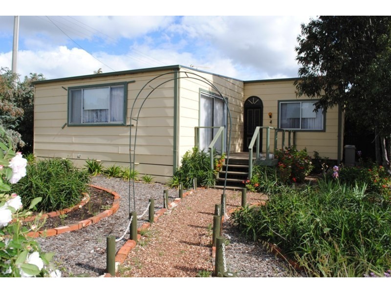 72 Golden Wattle Drive, Maryborough VIC 3465