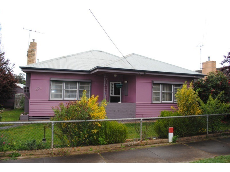 5 Whittaker  Street, Maryborough VIC 3465