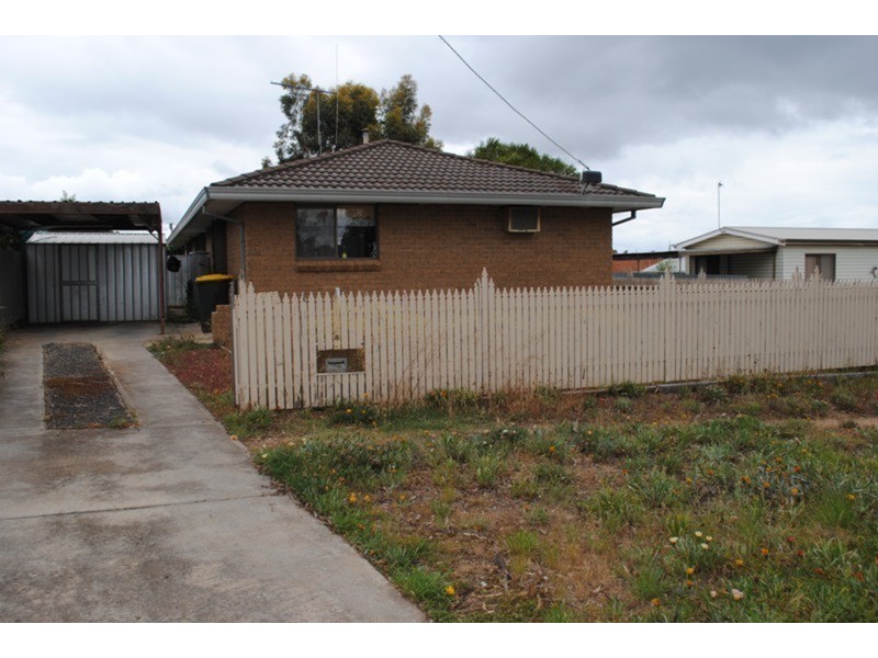 1/8 McPherson Avenue, Maryborough VIC 3465