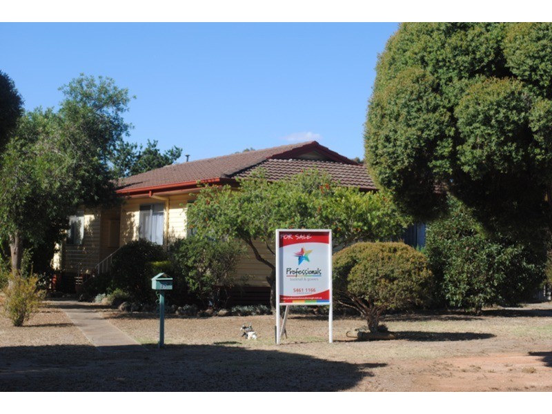 27 Barr Street, Maryborough VIC 3465