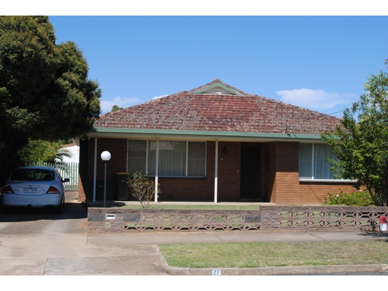 27 Dundas Road, Maryborough VIC 3465