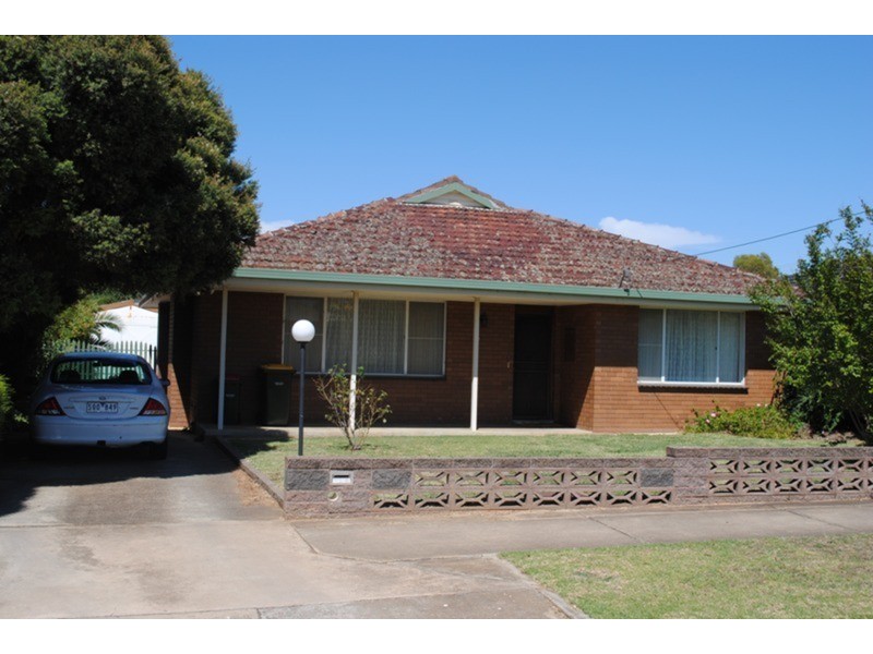 27 Dundas Road, Maryborough VIC 3465