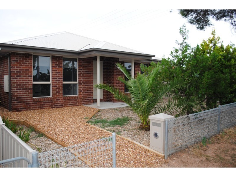 2/27 Higham  Street, Maryborough VIC 3465