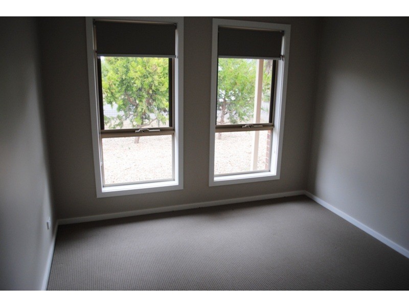 2/27 Higham  Street, Maryborough VIC 3465