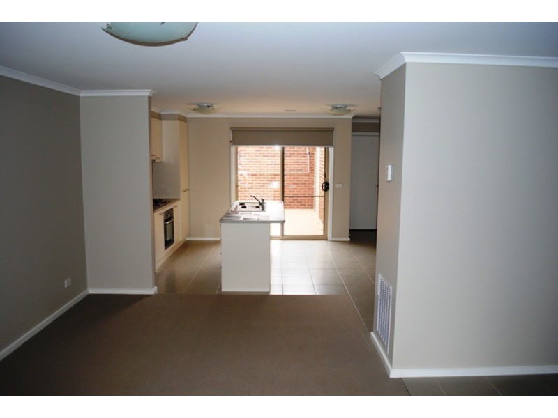 2/27 Higham  Street, Maryborough VIC 3465