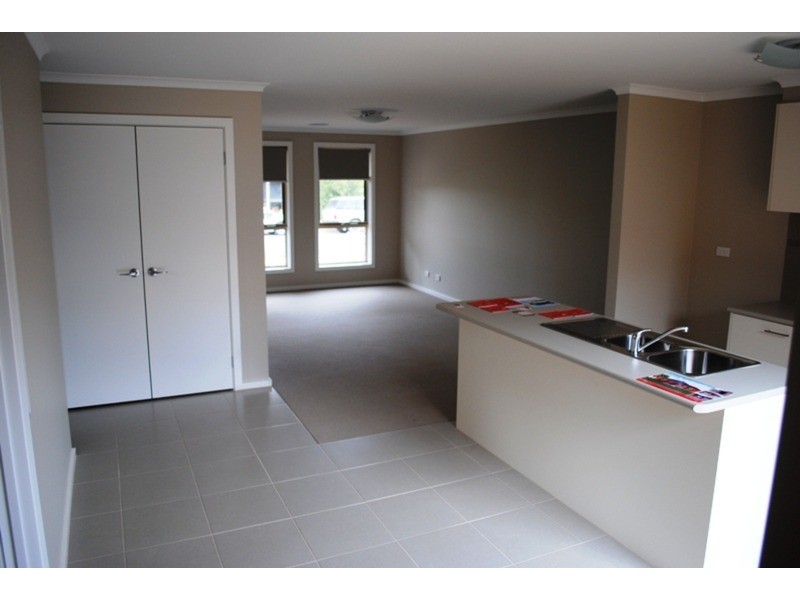 2/27 Higham  Street, Maryborough VIC 3465