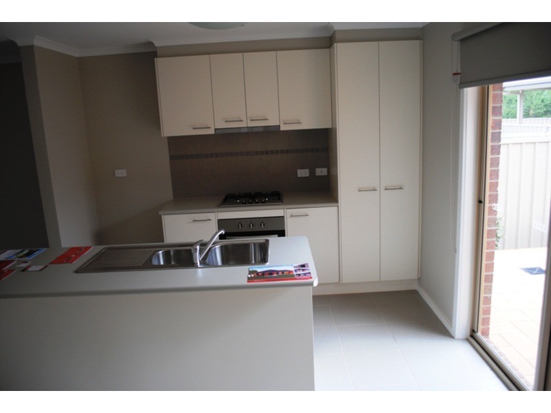 2/27 Higham  Street, Maryborough VIC 3465