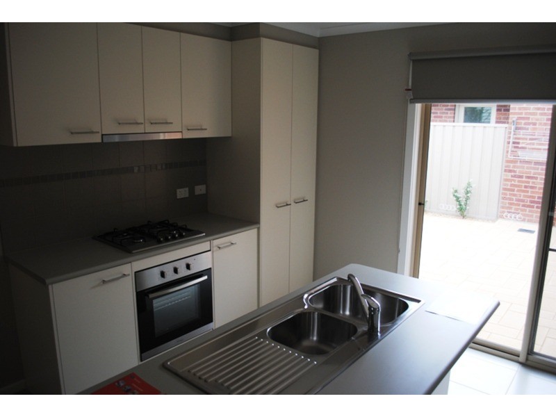 2/27 Higham  Street, Maryborough VIC 3465