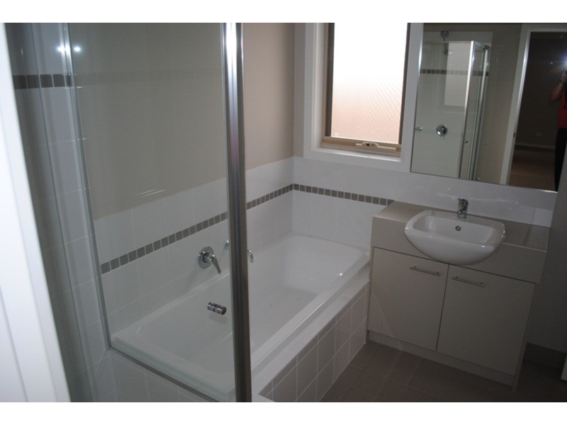 2/27 Higham  Street, Maryborough VIC 3465