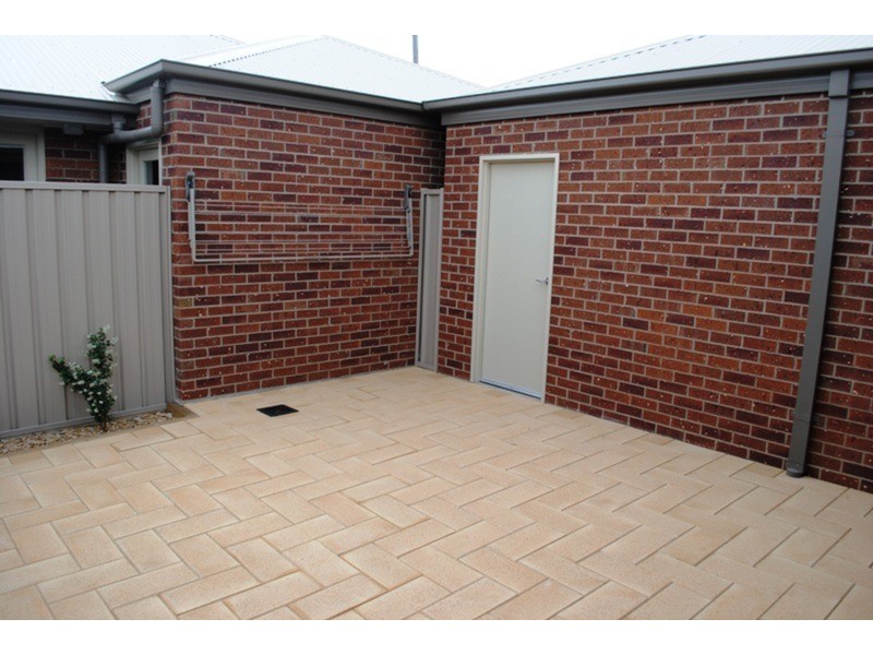 2/27 Higham  Street, Maryborough VIC 3465