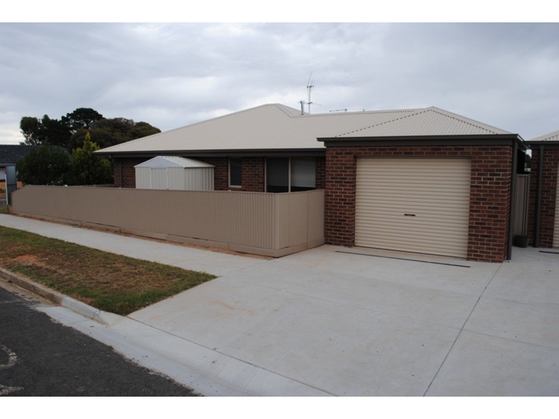 2/27 Higham  Street, Maryborough VIC 3465