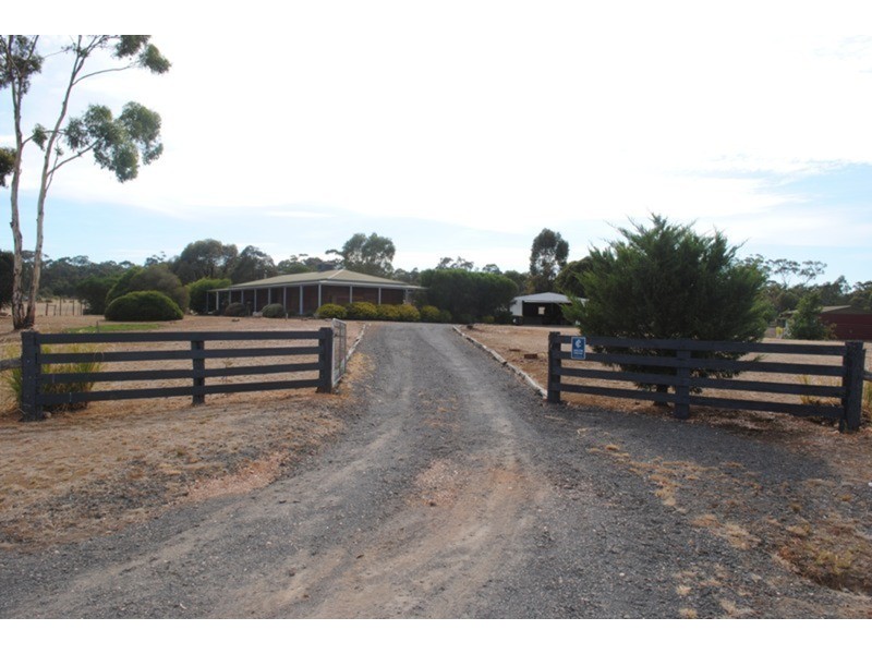 9 George Cook  Drive, Maryborough VIC 3465