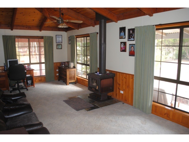 9 George Cook  Drive, Maryborough VIC 3465