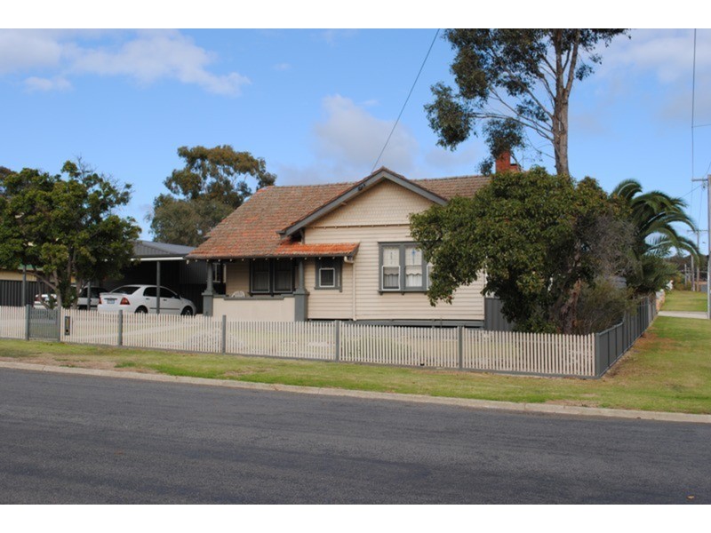 17 Peel Street, Maryborough VIC 3465
