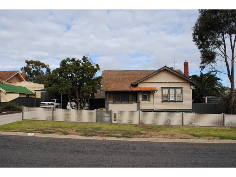 17 Peel Street, Maryborough VIC 3465