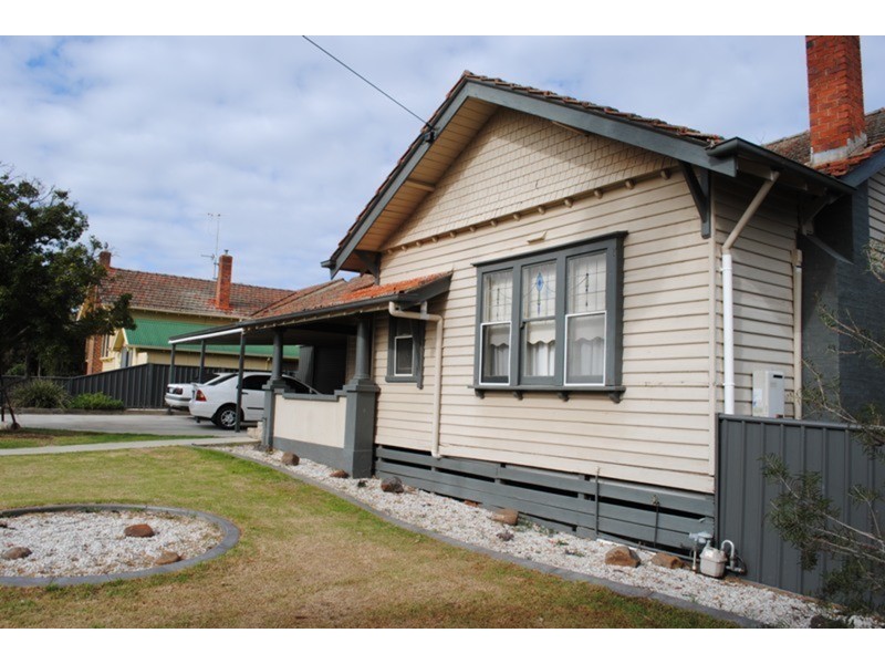 17 Peel Street, Maryborough VIC 3465