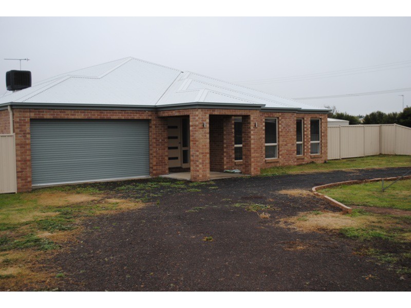 27 Grice Street, Maryborough VIC 3465