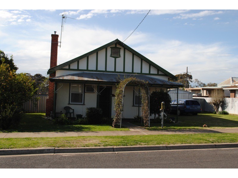 8 Christian Street, Maryborough VIC 3465