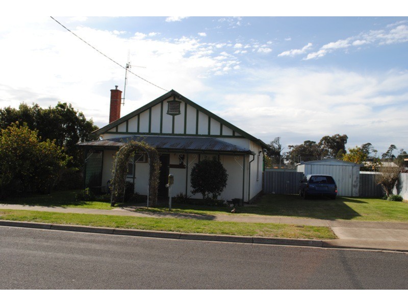 8 Christian Street, Maryborough VIC 3465