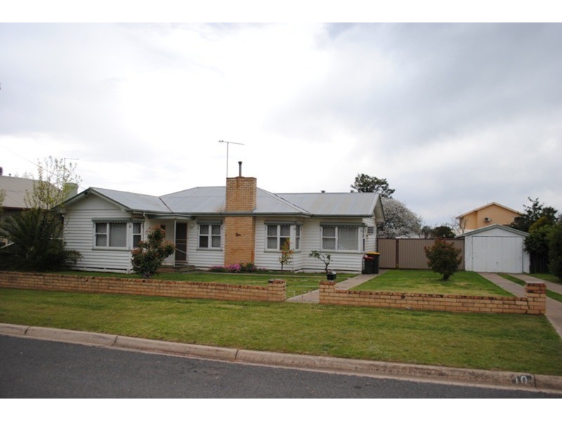 10 Dundas Road, Maryborough VIC 3465