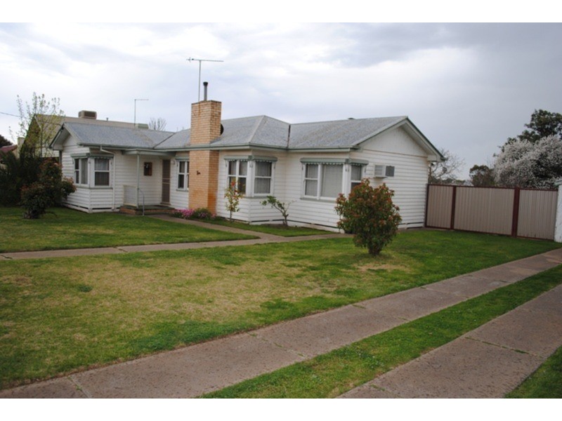 10 Dundas Road, Maryborough VIC 3465