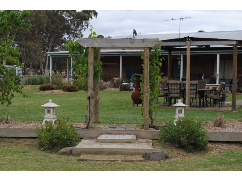 48 Churchill Court, Daisy Hill VIC 3465