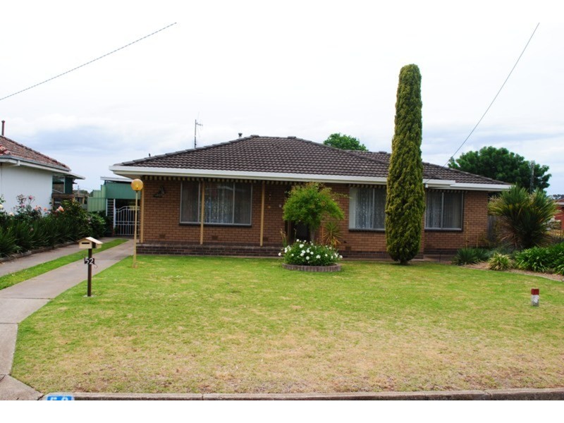 52 Holyrood Street, Maryborough VIC 3465