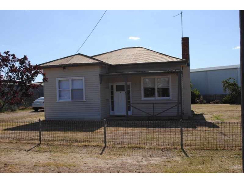 77 Burns  Street, Maryborough VIC 3465