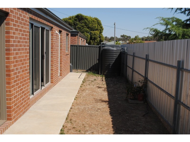 2/176 Park Road, Maryborough VIC 3465